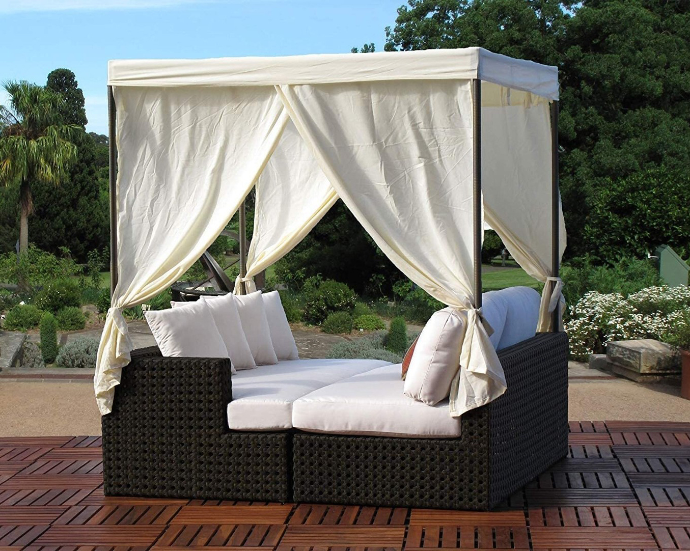 Outdoor Woven Wicker Daybed