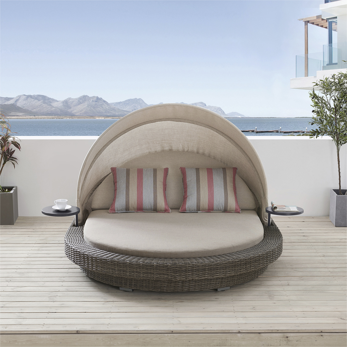 Crossweave Oval Daybed