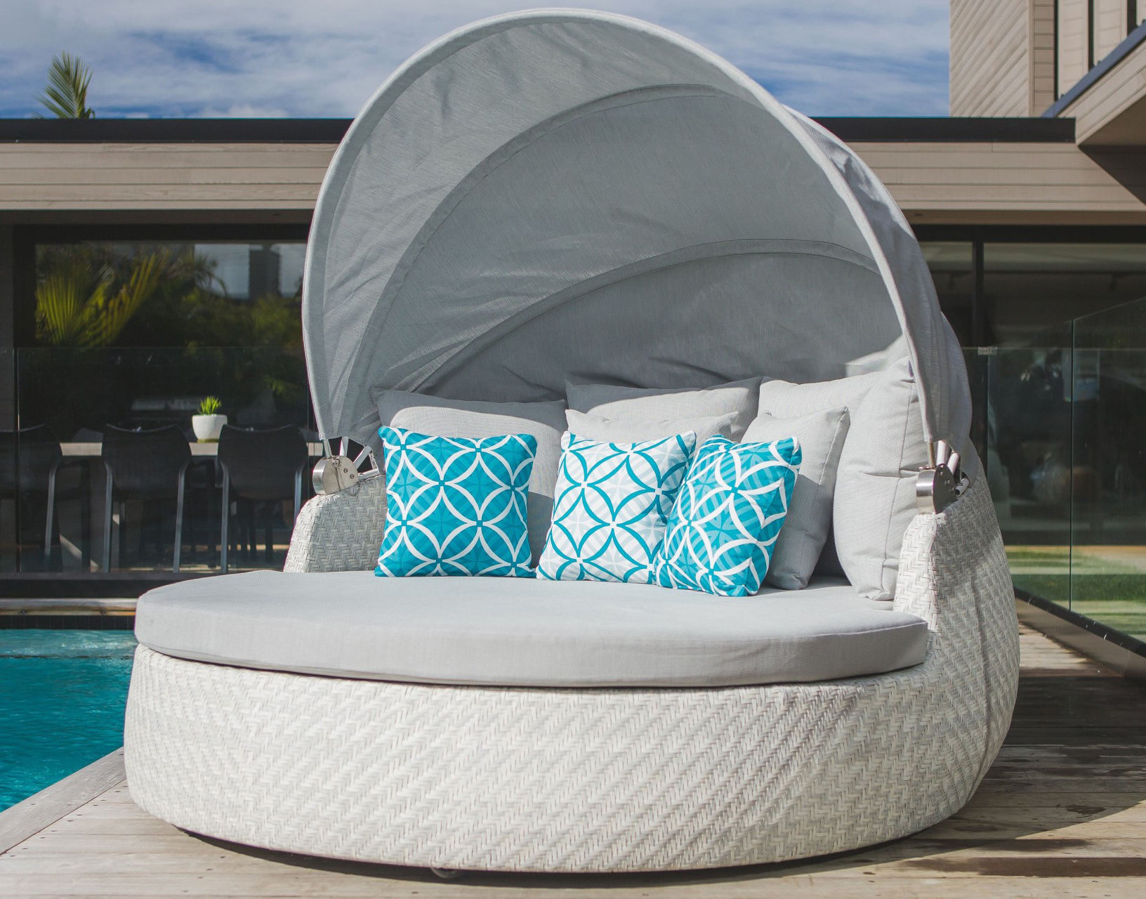 Gorgeous Rotating Outdoor Daybed